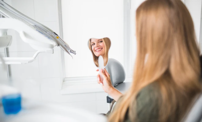 Desntisterie esthétique au cabinet de parodontologie et d'implantologie du Dr Bennani Ribet à Menton