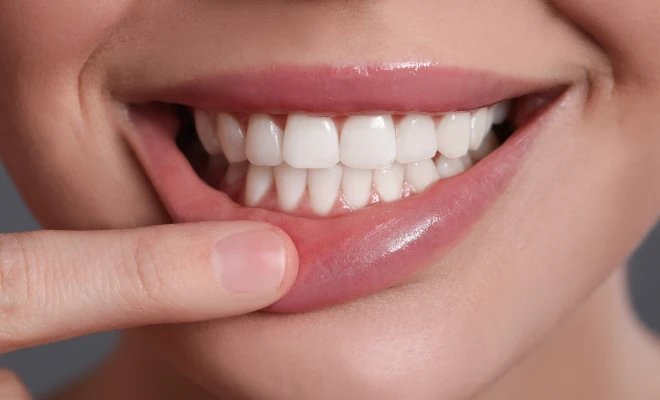 Maintenir des gencives saines : conseils du cabinet de parodontologie et d'implantologie du Dr Bennani Ribet à Menton