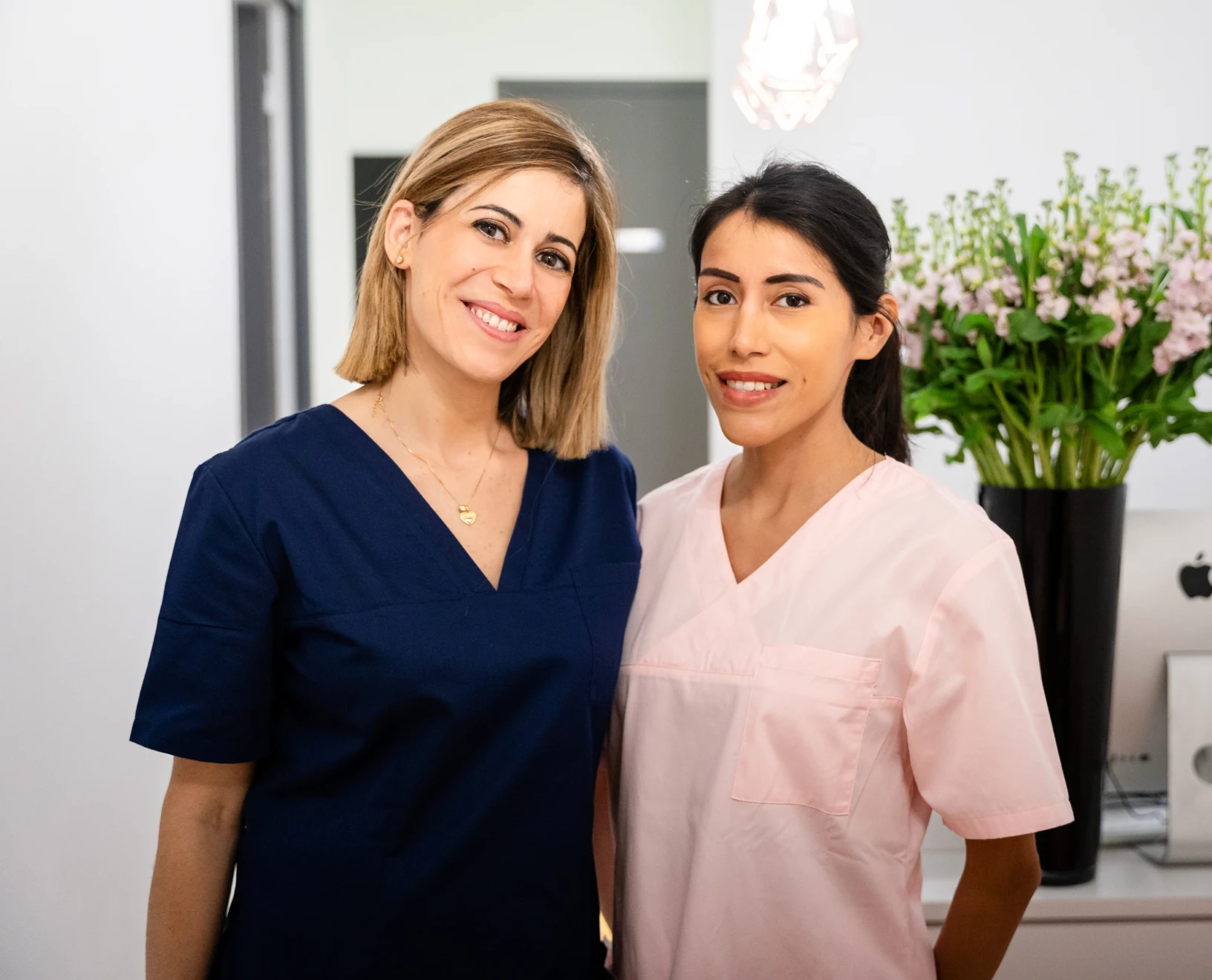 L'équipe du Cabinet de parodontologie et d'implantologie du Dr Bennani Ribet à Menton