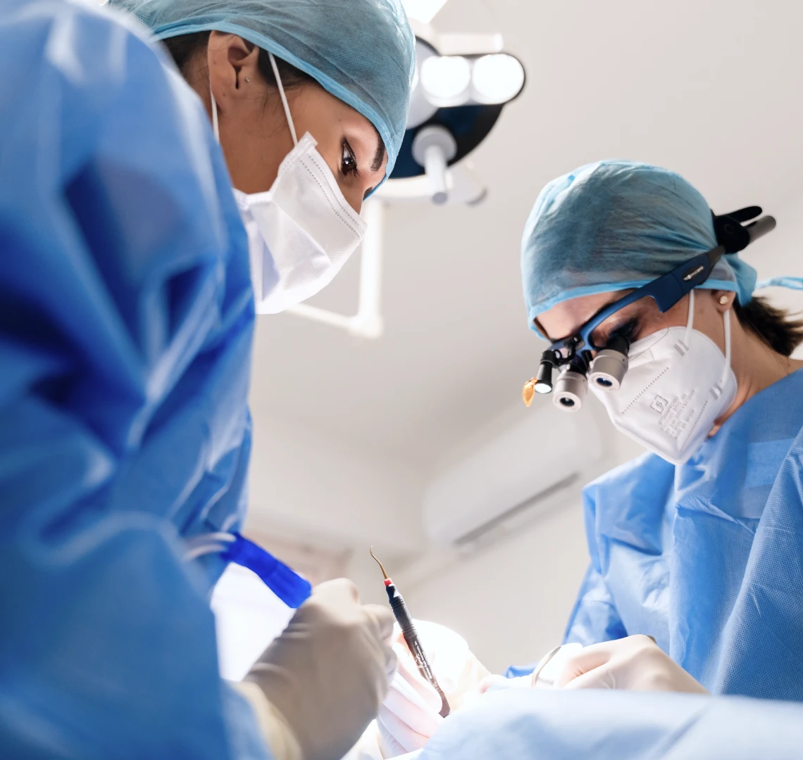 Chirurgie parodontale au cabinet du Dr Bennani Ribet à Menton, près de Monaco